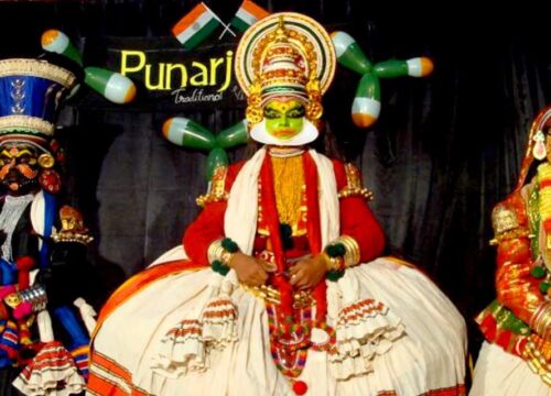 Traditional Kathakali & Kalaripaitu Tour